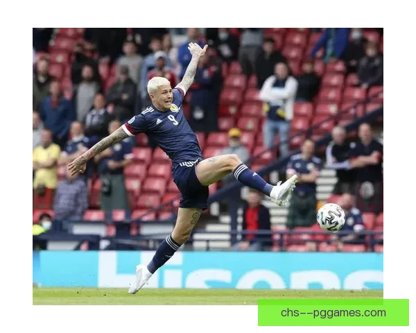 凯恩上演惊天吊射助球队领先达姆施塔特 半场精彩进球令全场沸腾